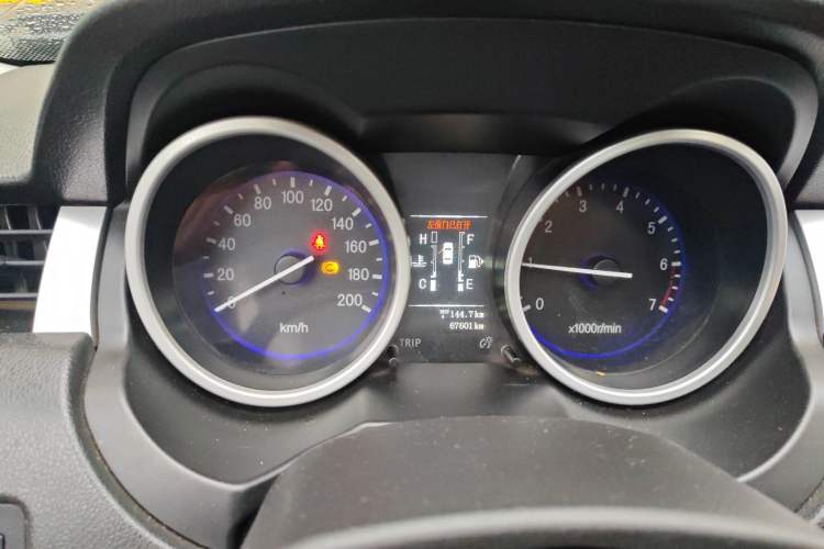 Used GAC Gonow GX6 2015 2.4L Two-Wheel Drive Elite Edition Instrument Cluster