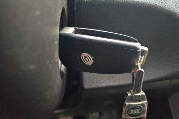 Used GAC Gonow GX6 2015 2.4L Two-Wheel Drive Elite Edition Vehicle Key
