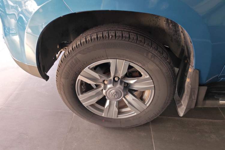 Used GAC Gonow GX6 2015 2.4L Two-Wheel-Drive Flagship Edition Exterior 7