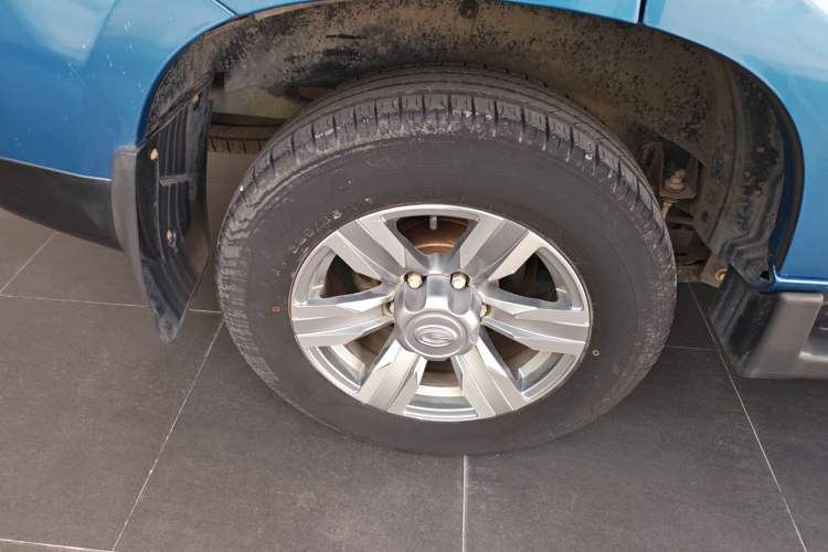 Used GAC Gonow GX6 2015 2.4L Two-Wheel-Drive Flagship Edition Exterior 8
