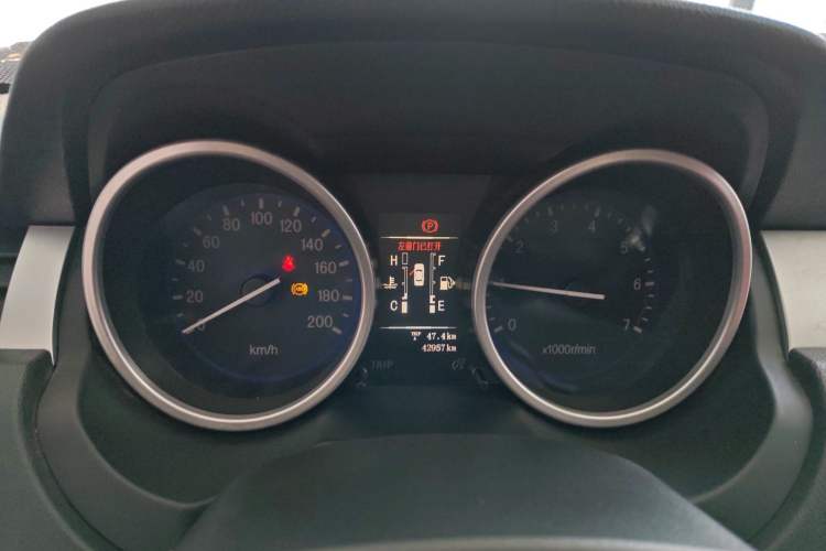 Used GAC Gonow GX6 2015 2.4L Two-Wheel-Drive Flagship Edition Instrument Cluster
