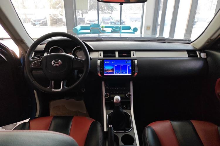 Used GAC Gonow GX6 2015 2.4L Two-Wheel-Drive Flagship Edition Interior 2