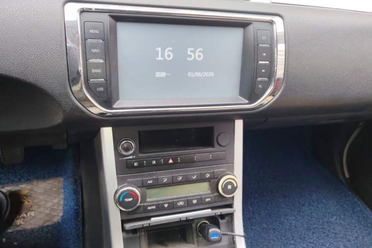 Used GAC Gonow GX6 2015 2.4L Two-Wheel Drive Elite Edition Audio And AC Panel