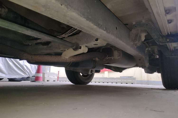 Used GAC Gonow GX6 2015 2.4L Two-Wheel-Drive Flagship Edition Chassis Front Left