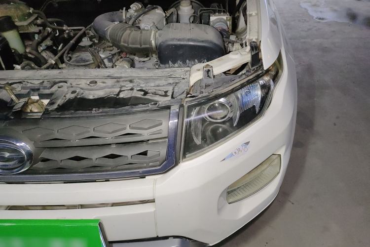 Used GAC Gonow GX6 2015 2.4L Two-Wheel-Drive Flagship Edition Engine Bay Left