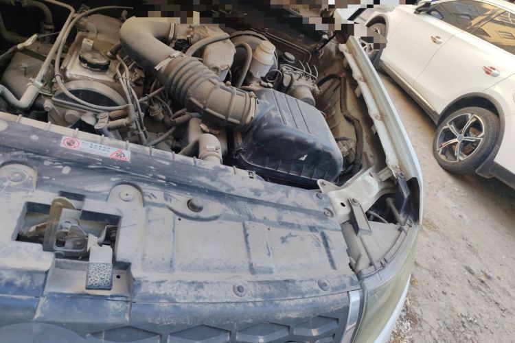 Used GAC Gonow GX6 2015 2.4L Two-Wheel Drive Elite Edition Engine Bay Left