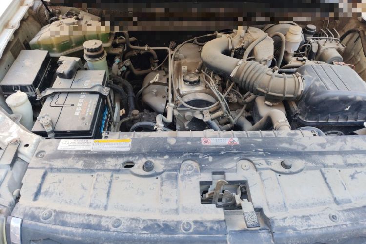 Used GAC Gonow GX6 2015 2.4L Two-Wheel Drive Elite Edition Engine Bay