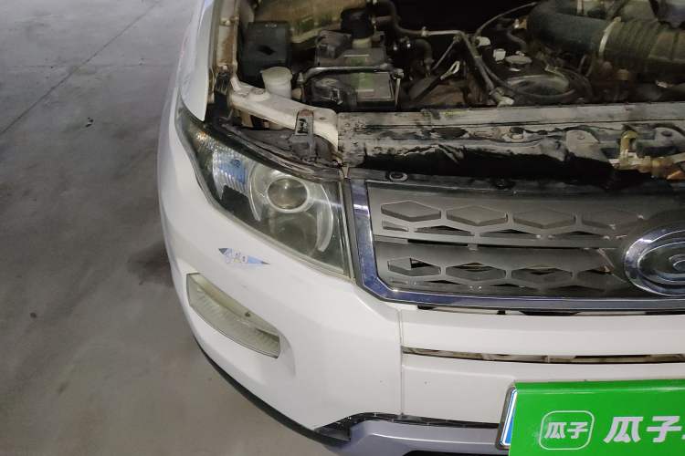 Used GAC Gonow GX6 2015 2.4L Two-Wheel-Drive Flagship Edition Engine Bay Right