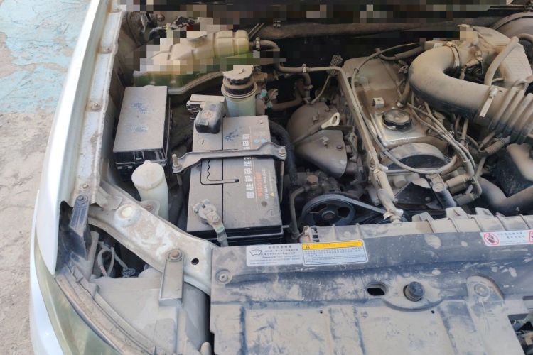 Used GAC Gonow GX6 2015 2.4L Two-Wheel Drive Elite Edition Engine Bay Right