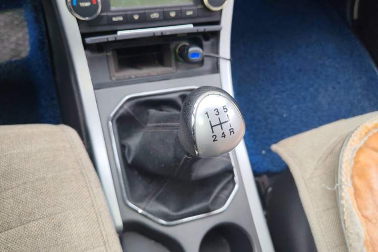 Used GAC Gonow GX6 2015 2.4L Two-Wheel Drive Elite Edition Gear Lever