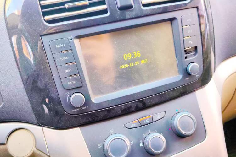 Used GAC Gonow Starry 2013 1.5L Seven-Seater Elite Model Audio And AC Panel
