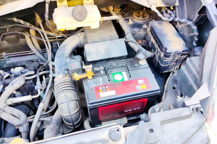 Used GAC Gonow Starry 2013 1.5L Seven-Seater Elite Model Engine Bay Left