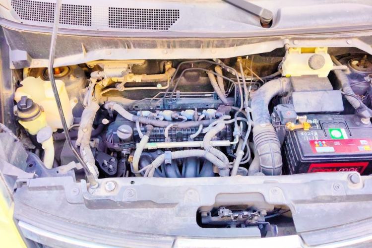 Used GAC Gonow Starry 2013 1.5L Seven-Seater Elite Model Engine Bay