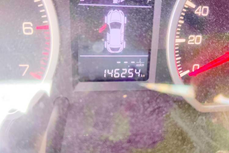 Used GAC Gonow Starry 2013 1.5L Seven-Seater Elite Model Odometer Close Up