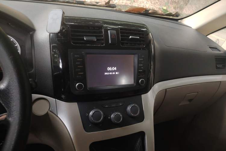 Used GAC Gonow Starry 2013 1.5L Seven-Seater Luxury Model Audio And AC Panel