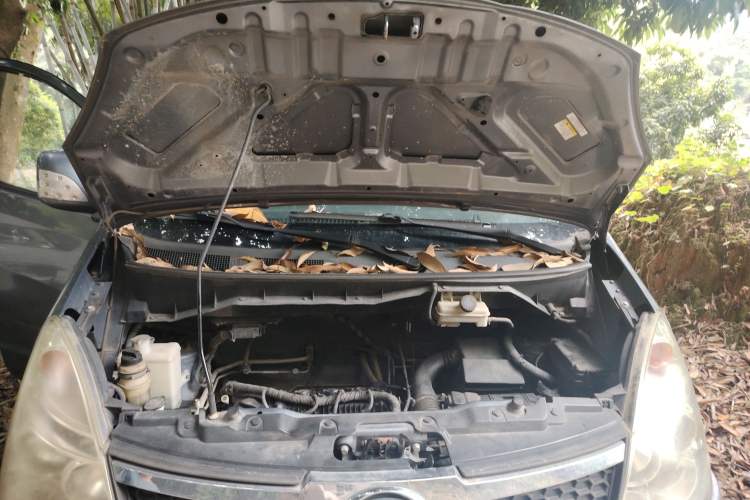 Used GAC Gonow Starry 2013 1.5L Seven-Seater Luxury Model Engine Bay