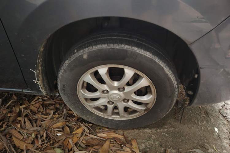 Used GAC Gonow Starry 2013 1.5L Seven-Seater Luxury Model Right Front Wheel Hub