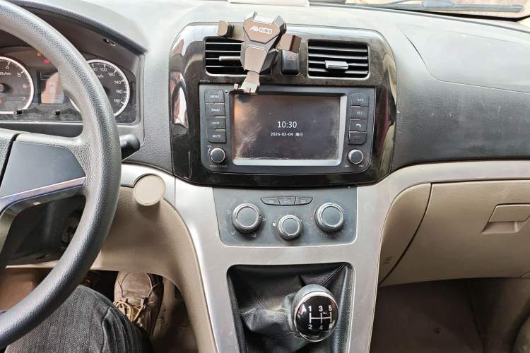 Used GAC Gonow Starry 2013 1.5L Seven-Seater Luxury Model Audio And AC Panel