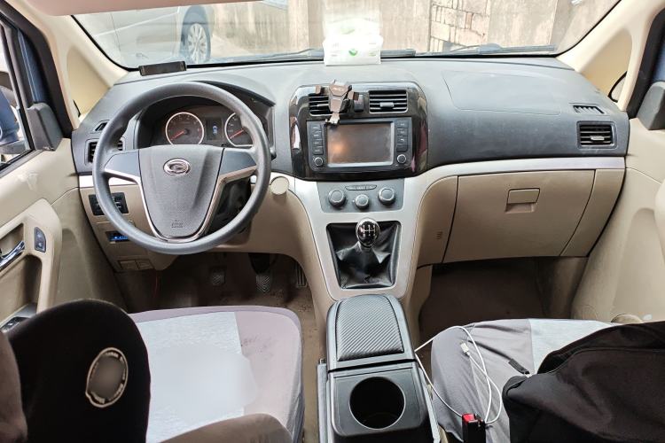 Used GAC Gonow Starry 2013 1.5L Seven-Seater Luxury Model Center Console