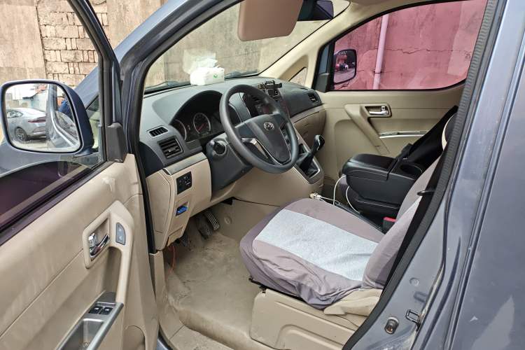 Used GAC Gonow Starry 2013 1.5L Seven-Seater Luxury Model Driver Seat