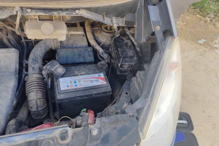 Used GAC Gonow Starry 2013 1.5L Seven-Seater Supreme Model Engine Bay Left