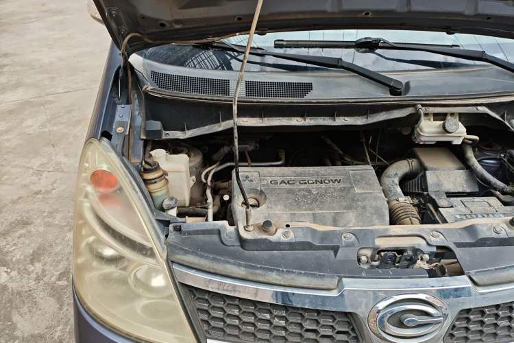 Used GAC Gonow Starry 2013 1.5L Seven-Seater Luxury Model Engine Bay Right