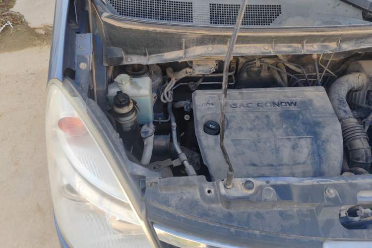 Used GAC Gonow Starry 2013 1.5L Seven-Seater Supreme Model Engine Bay Right