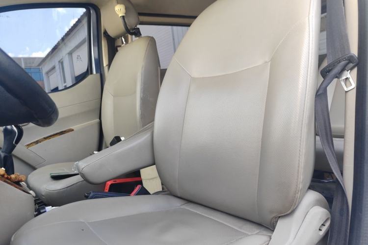 Used GAC Gonow Starry 2013 1.5L Seven-Seater Supreme Model Left Front Seat
