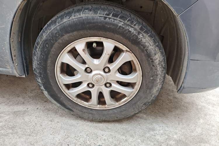 Used GAC Gonow Starry 2013 1.5L Seven-Seater Luxury Model Right Front Wheel Hub