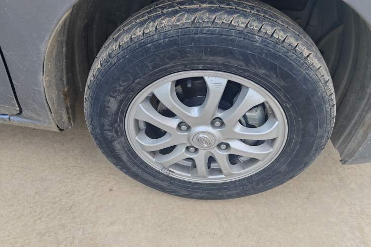 Used GAC Gonow Starry 2013 1.5L Seven-Seater Supreme Model Right Front Wheel Hub