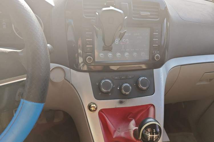 Used GAC Gonow Starry 2013 1.5L Seven-Seater Elite Model Audio And AC Panel
