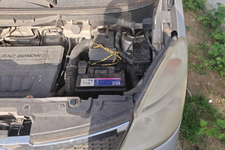 Used GAC Gonow Starry 2013 1.5L Seven-Seater Elite Model Engine Bay Left