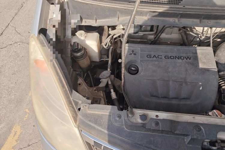 Used GAC Gonow Starry 2013 1.5L Seven-Seater Elite Model Engine Bay Right