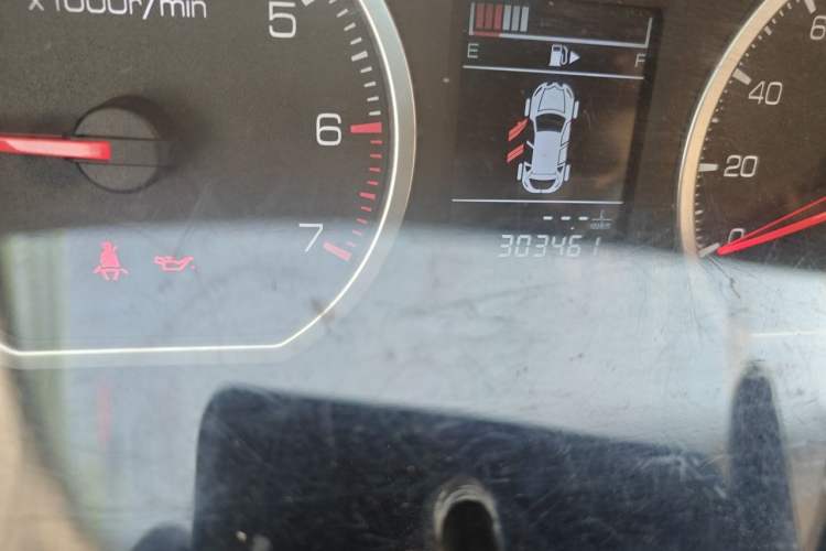 Used GAC Gonow Starry 2013 1.5L Seven-Seater Elite Model Odometer Close Up