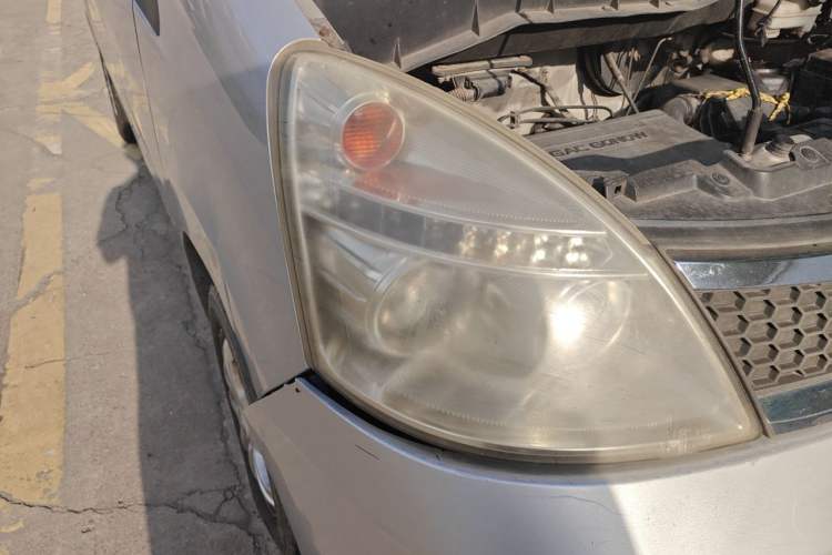 Used GAC Gonow Starry 2013 1.5L Seven-Seater Elite Model Right Front Headlight