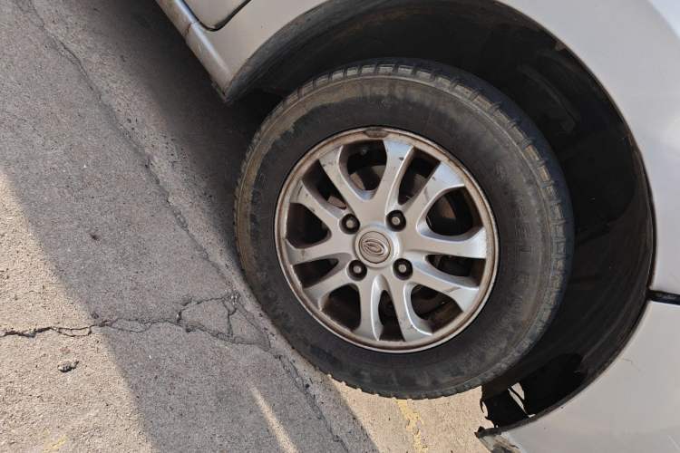 Used GAC Gonow Starry 2013 1.5L Seven-Seater Elite Model Right Front Wheel Hub