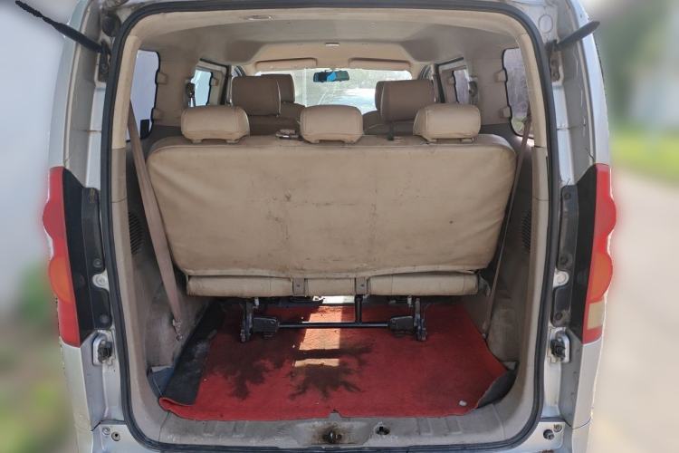 Used GAC Gonow Starry 2013 1.5L Seven-Seater Elite Model Trunk