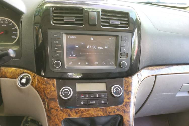 Used GAC Gonow Starry 2013 1.5L Seven-Seater Luxury Model Audio And AC Panel