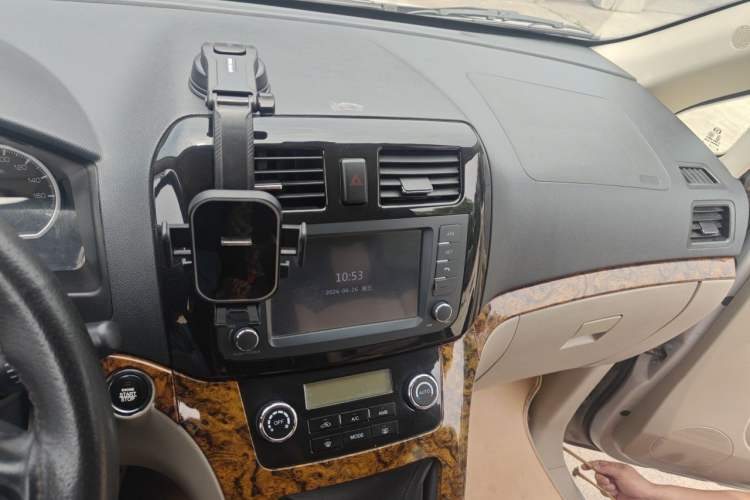 Used GAC Gonow Starry 2013 1.5L Seven-Seater Supreme Model Audio And AC Panel