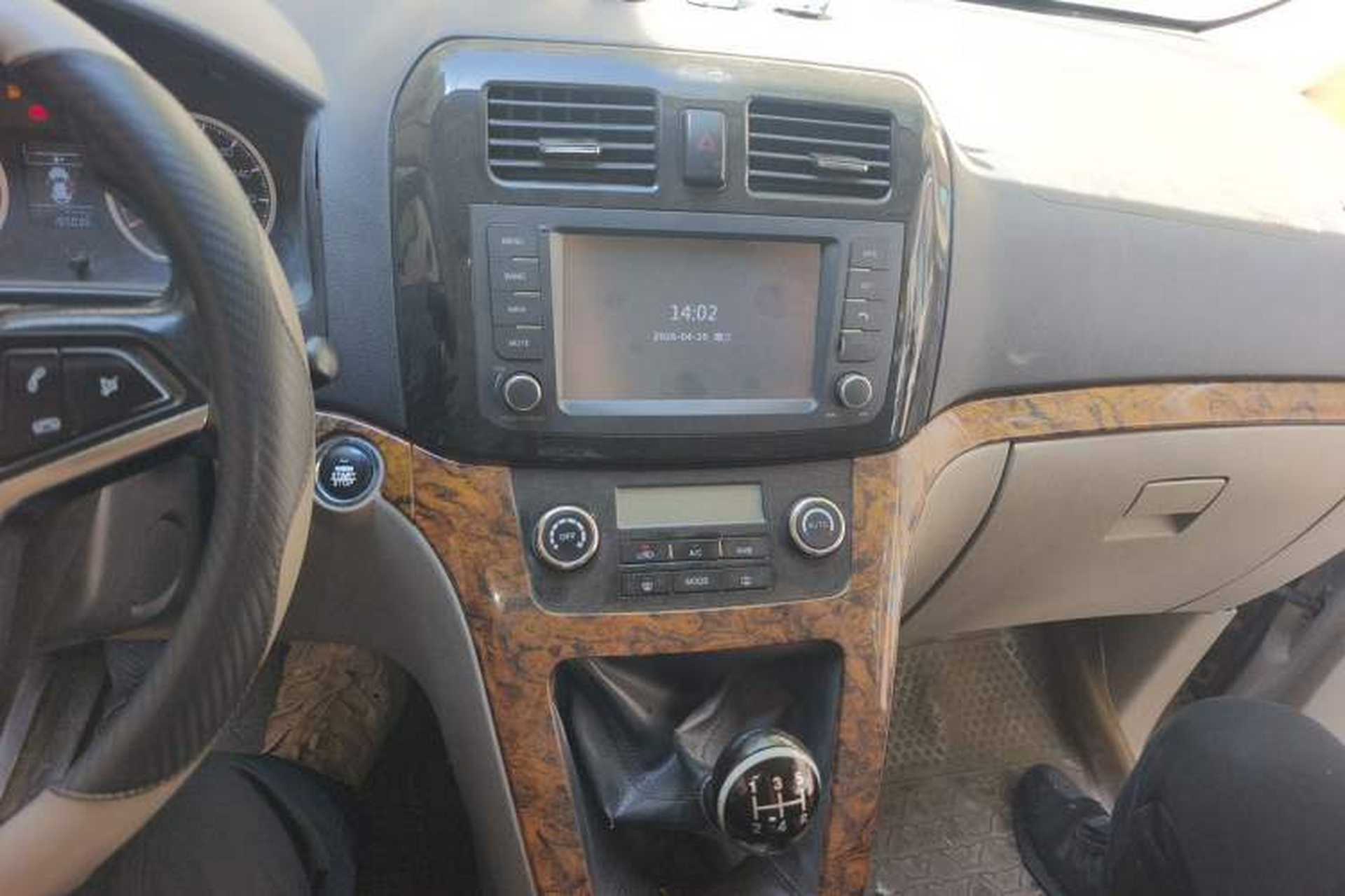 Used GAC Gonow Starry 2013 1.5L Seven-Seater Luxury Model Audio And AC Panel