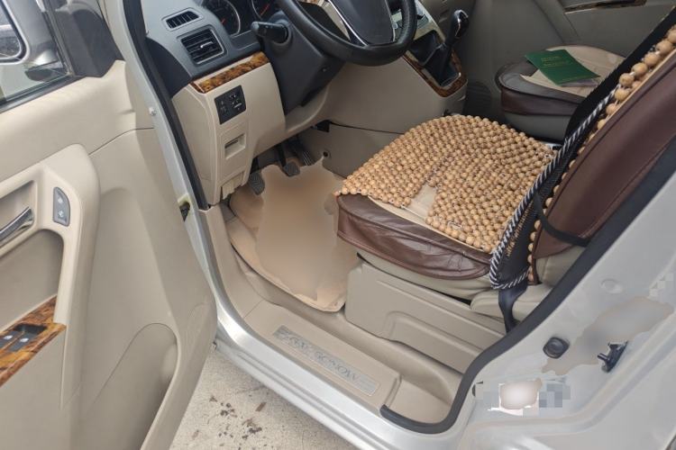 Used GAC Gonow Starry 2013 1.5L Seven-Seater Supreme Model Driver Seat
