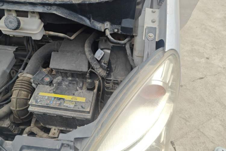 Used GAC Gonow Starry 2013 1.5L Seven-Seater Supreme Model Engine Bay Left