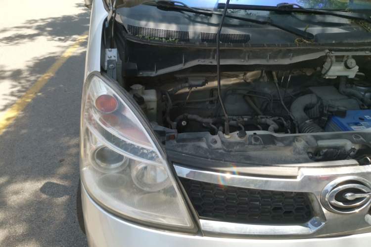 Used GAC Gonow Starry 2013 1.5L Seven-Seater Luxury Model Engine Bay Right