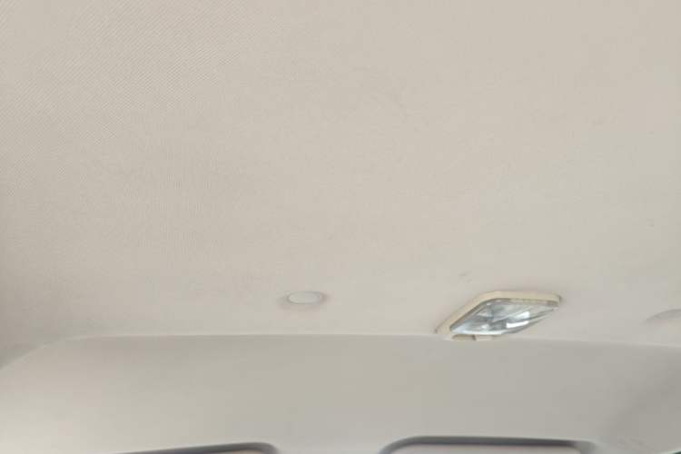 Used GAC Gonow Starry 2013 1.5L Seven-Seater Supreme Model Headliner