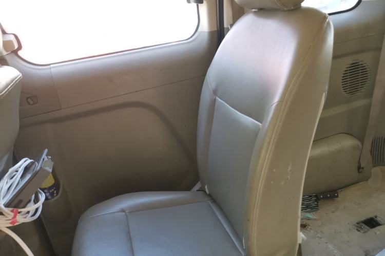 Used GAC Gonow Starry 2013 1.5L Seven-Seater Luxury Model Left Rear Seat