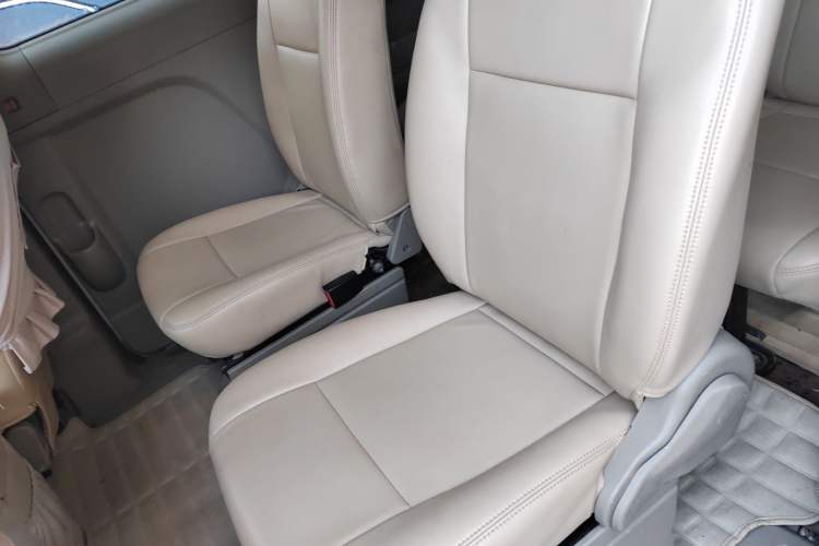 Used GAC Gonow Starry 2013 1.5L Seven-Seater Luxury Model Left Rear Seat