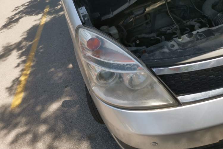 Used GAC Gonow Starry 2013 1.5L Seven-Seater Luxury Model Right Front Headlight