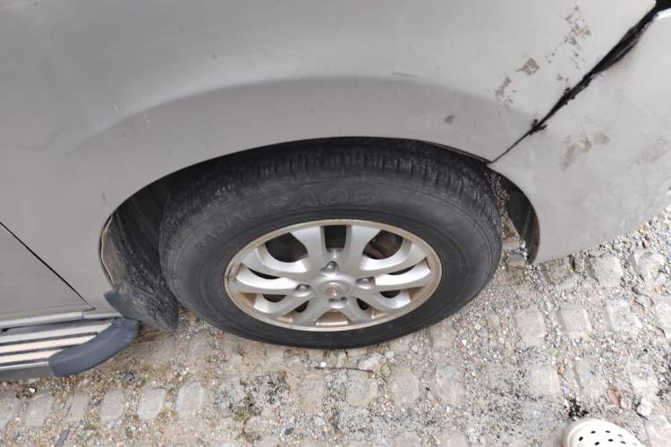 Used GAC Gonow Starry 2013 1.5L Seven-Seater Luxury Model Right Front Wheel Hub