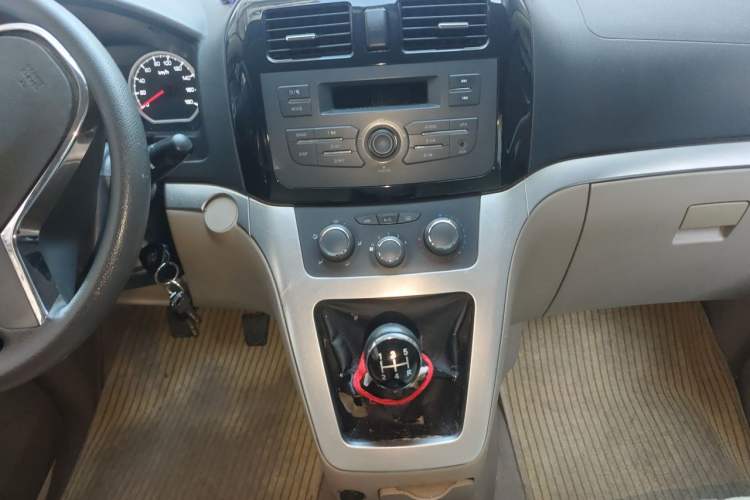 Used GAC Gonow Starry 2013 1.5L Seven-Seater Supreme Model Audio And AC Panel