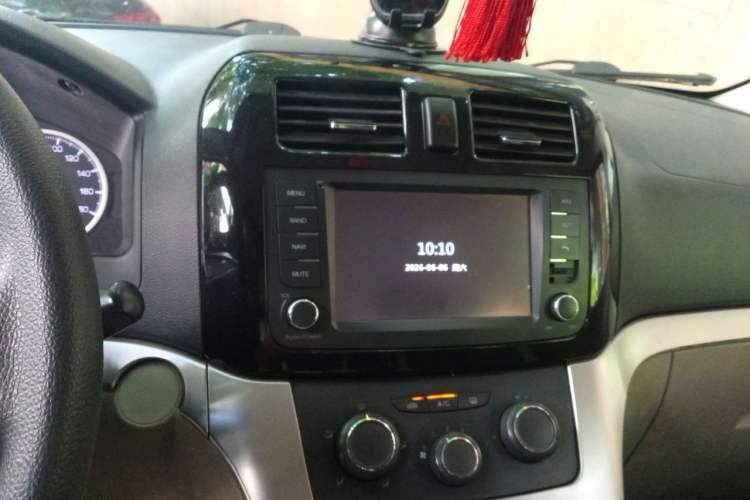 Used GAC Gonow Starry 2013 1.5L Seven-Seater Luxury Model Audio And AC Panel
